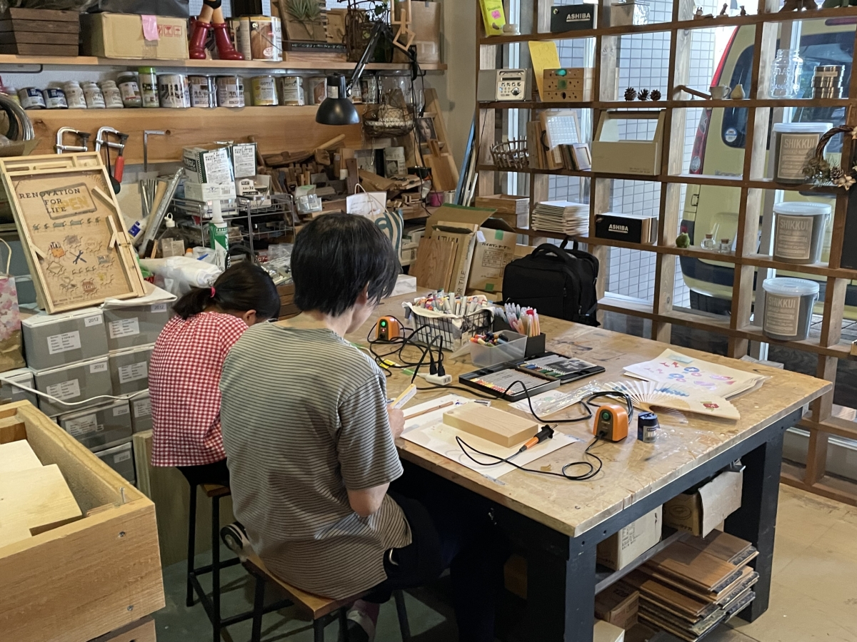 京都ワークショップ人気扇子絵体験